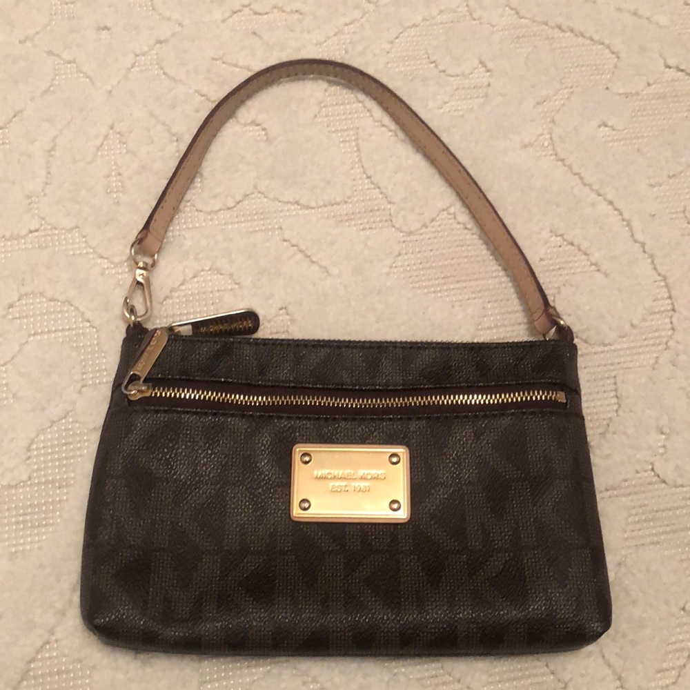 Michael kors small handbag! Make me an offer